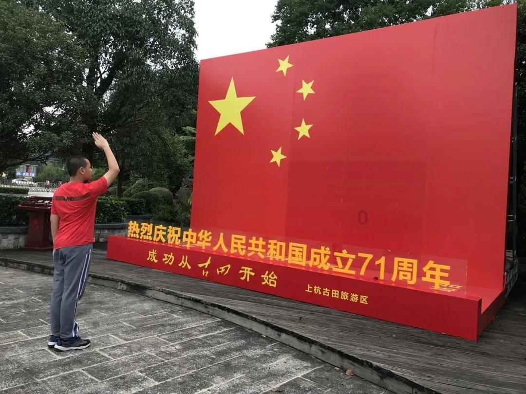 发生交通事故时肇事司机该优先保护现场还是优先救助？游戏画面