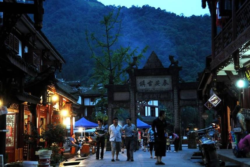 杨丽萍的私人宫殿被查封，网友：外面华丽内里污浊不堪，查封的理由是什么？游戏画面
